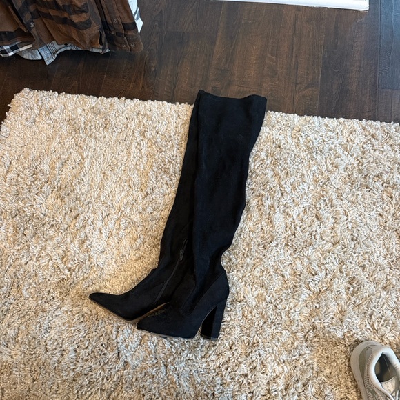 Aldo Women’s Black Boots - Picture 2 of 8